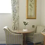 Old Weir 4*